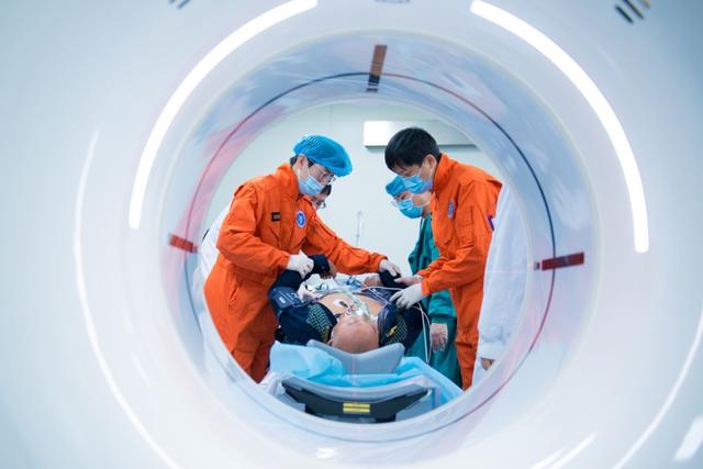 海上“吊”起重病渔民,瑞金医院航空医疗救助进入常态化休闲区蓝鸢梦想 - Www.slyday.coM 海上“吊”起重病渔民,瑞金医院航空医疗救助进入常态化休闲区蓝鸢梦想 - Www.slyday.coM