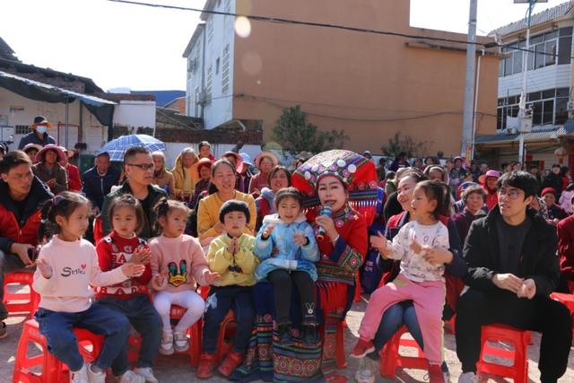 【学习宣传贯彻党的十九届六中全会精神】专题宣讲进社区进村屯休闲区蓝鸢梦想 - Www.slyday.coM