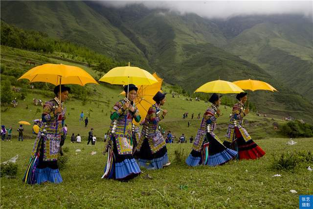 独特的大凉山彝族风情:眼花缭乱的火把节,燃情夏夜炫动凉山__财经头条