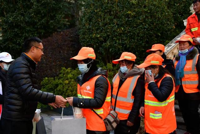 创建全国文明城市丨这群“最脏、最苦、最累”的亲人们集体来充电休闲区蓝鸢梦想 - Www.slyday.coM