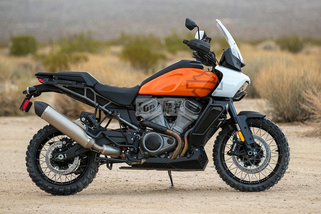 性能堪比宝马水鸟哈雷首款adv车型解读2418万值不值