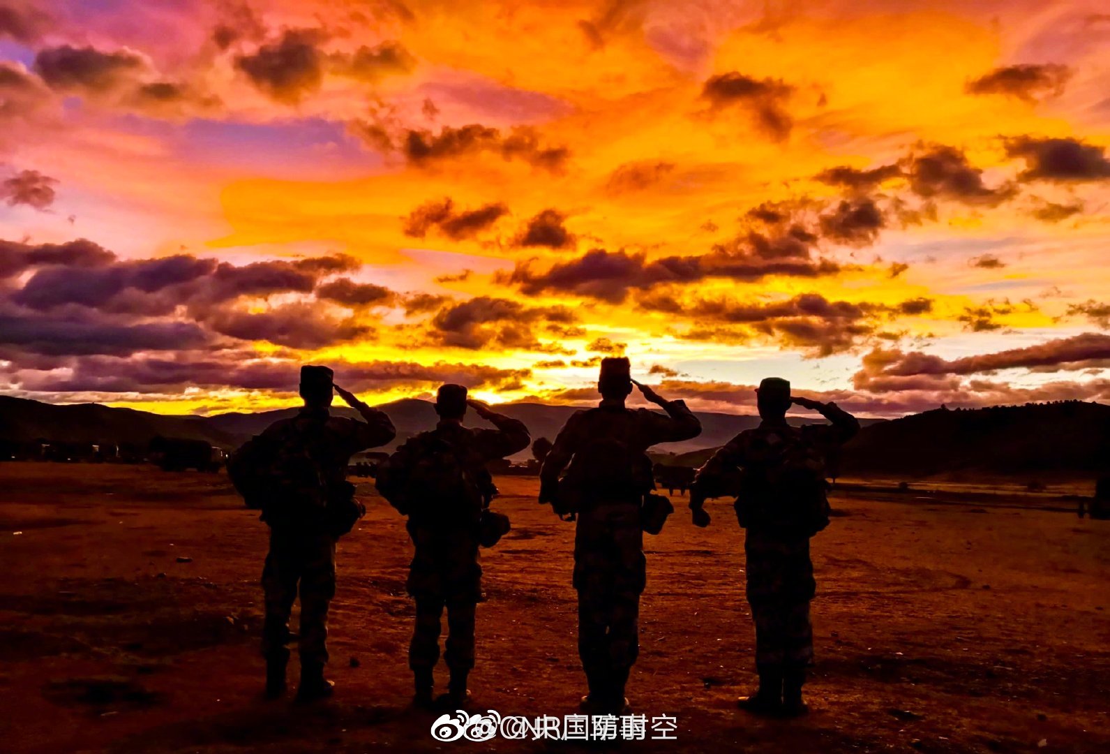 夕阳无限好,最美在军营!