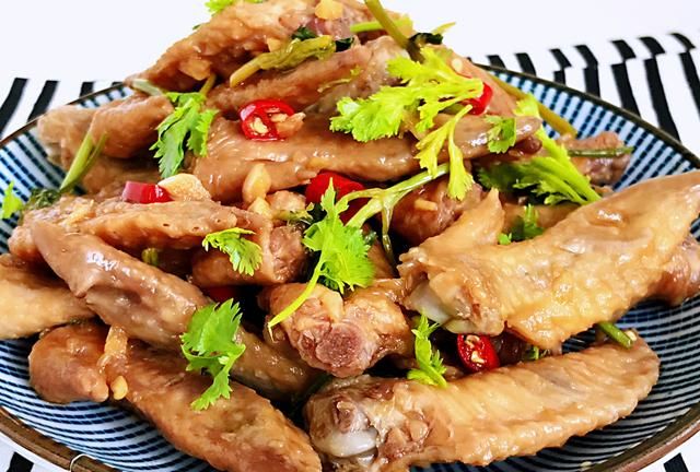 一盘凉拌酸辣菜,走红朋友圈,网友:这吃法太爽了|鸡翅尖|酸辣菜|凉拌