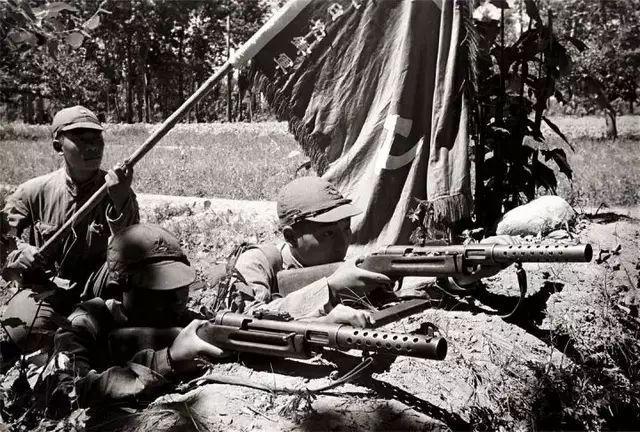 他们手里用着破步枪 眼睛却已经开始望着海那头的航母休闲区蓝鸢梦想 - Www.slyday.coM 他们手里用着破步枪 眼睛却已经开始望着海那头的航母休闲区蓝鸢梦想 - Www.slyday.coM