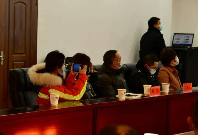 创建全国文明城市丨这群“最脏、最苦、最累”的亲人们集体来充电休闲区蓝鸢梦想 - Www.slyday.coM