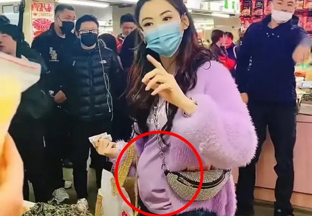 张柏芝否认怀孕后再添实锤穿紧长裙显大肚这下没裤子了吧