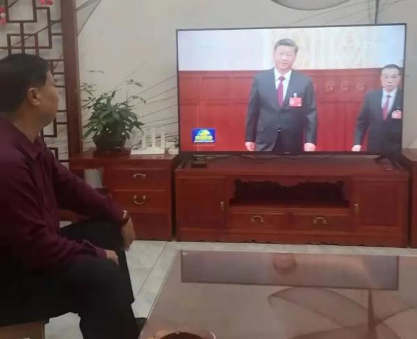 学习党的十九届六中全会精神 盈江老干部“不掉队”休闲区蓝鸢梦想 - Www.slyday.coM 学习党的十九届六中全会精神 盈江老干部“不掉队”休闲区蓝鸢梦想 - Www.slyday.coM