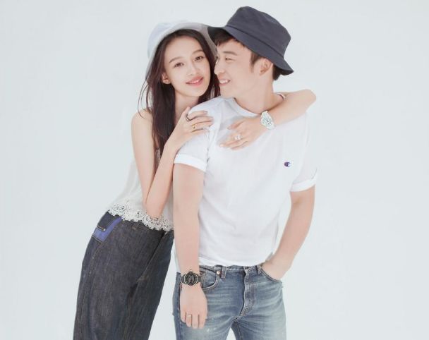 董子健罕晒全家福,凌晨卡点为孙怡庆生,3岁女儿都快到妈妈肩膀|董子健