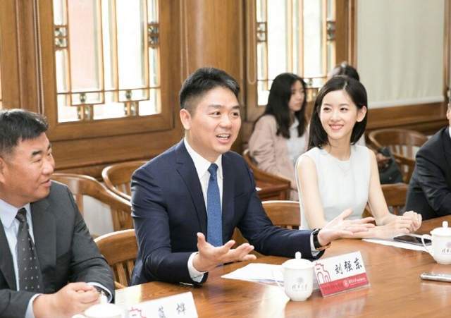 章泽天疑似回应刘强东致歉，称人生总有风雨，被网友调侃有钱真好休闲区蓝鸢梦想 - Www.slyday.coM