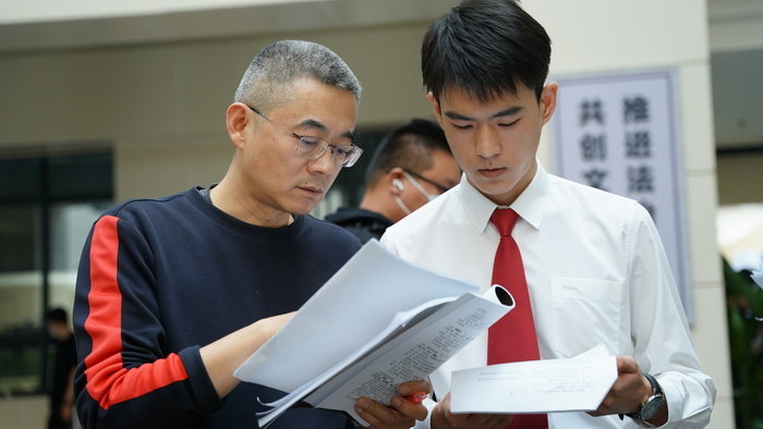 《底线》导演刘国彤:拍一部温暖与法治双向奔赴的戏休闲区蓝鸢梦想 - Www.slyday.coM 《底线》导演刘国彤:拍一部温暖与法治双向奔赴的戏休闲区蓝鸢梦想 - Www.slyday.coM