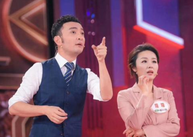 "lisa榕"之前主持小神龙俱乐部,后来因捐款露出其真实名字