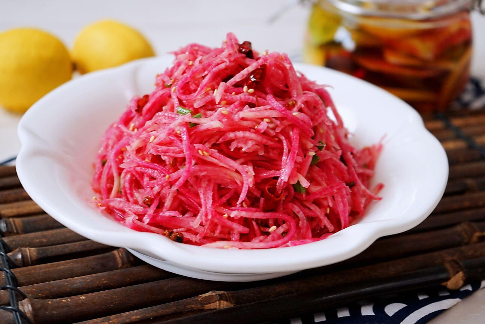 心里美脆萝卜,皮做小菜芯做拌菜,一菜两吃去去火气,食谱真实用