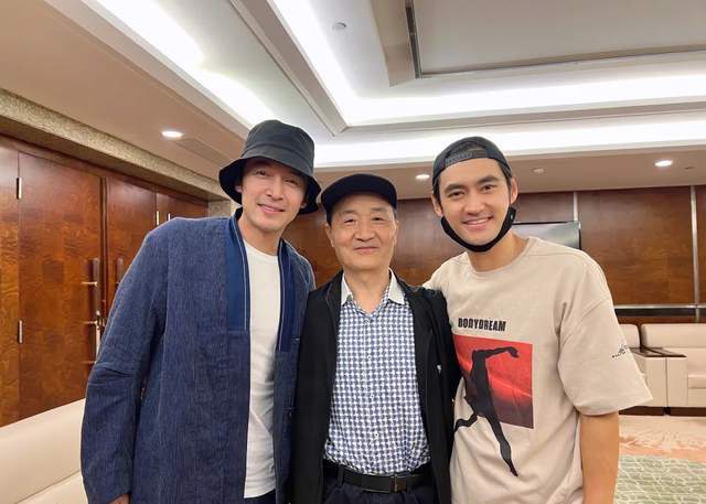 袁弘“毁容式”出演话剧,有演技有机会,为什么就是爆红不了?休闲区蓝鸢梦想 - Www.slyday.coM 袁弘“毁容式”出演话剧,有演技有机会,为什么就是爆红不了?休闲区蓝鸢梦想 - Www.slyday.coM