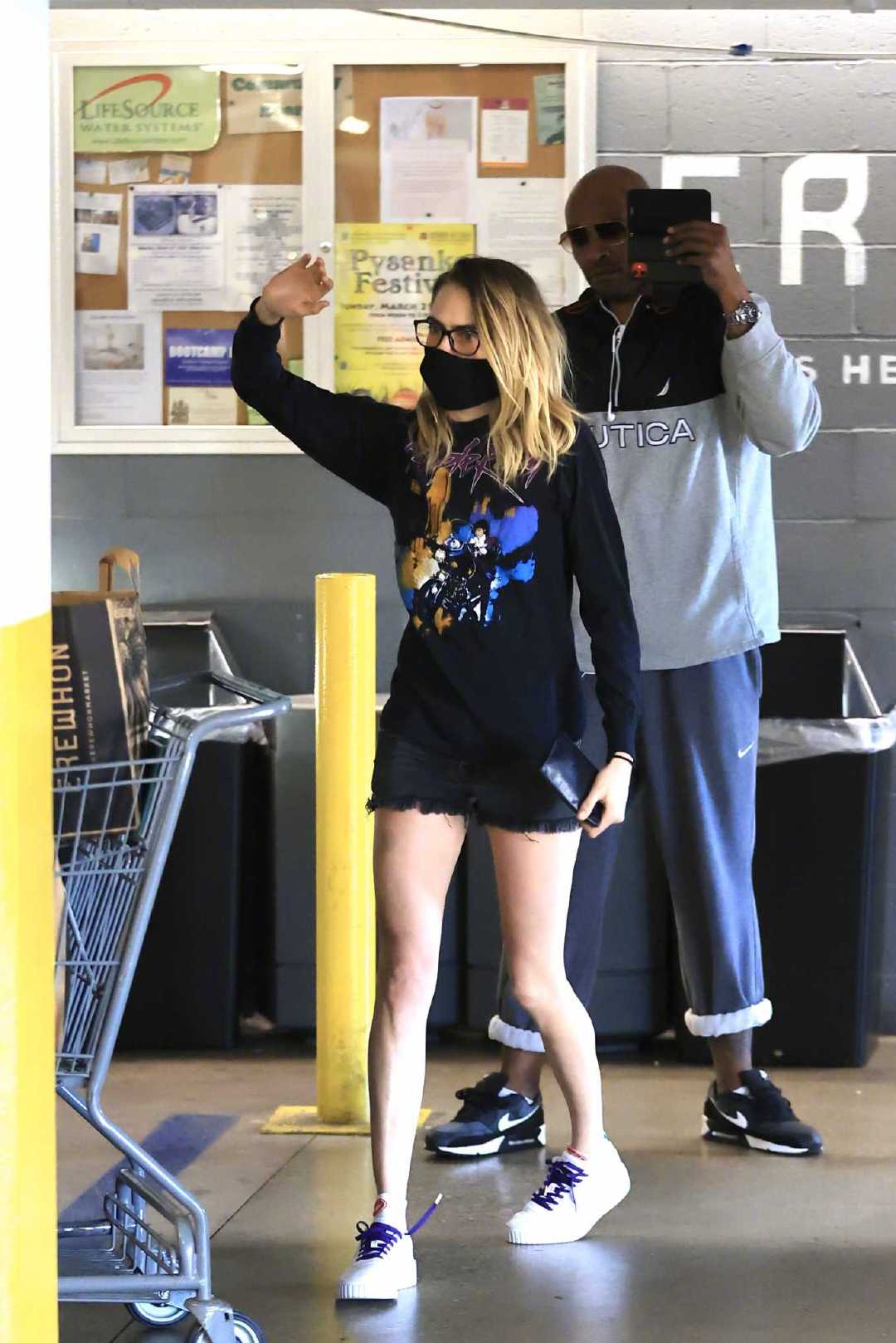 卡拉·迪瓦伊(cara delevingne)和女友ashley