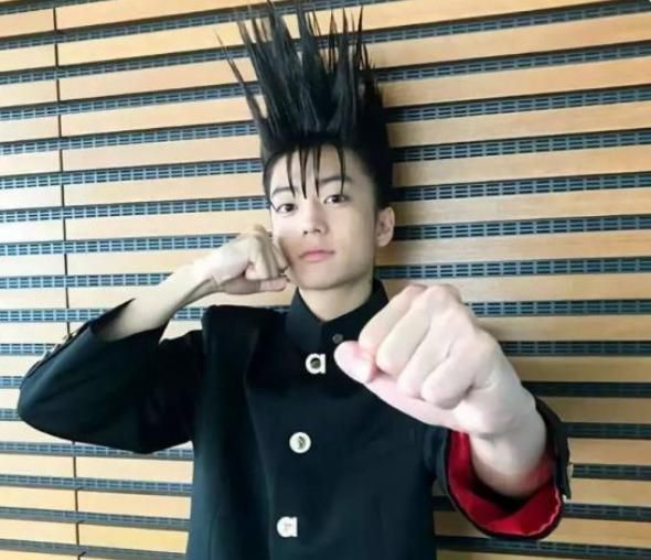 初中生"不良发型"汇总,德育主任看到就"火大":还不如全剃了