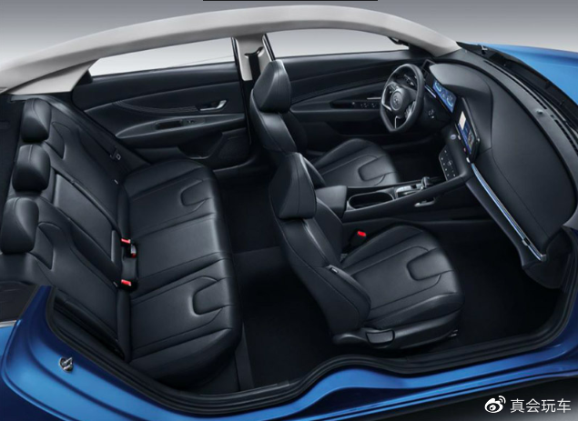 国民家轿怎么选？销量冠军轩逸还是卷土重来的全新伊兰特