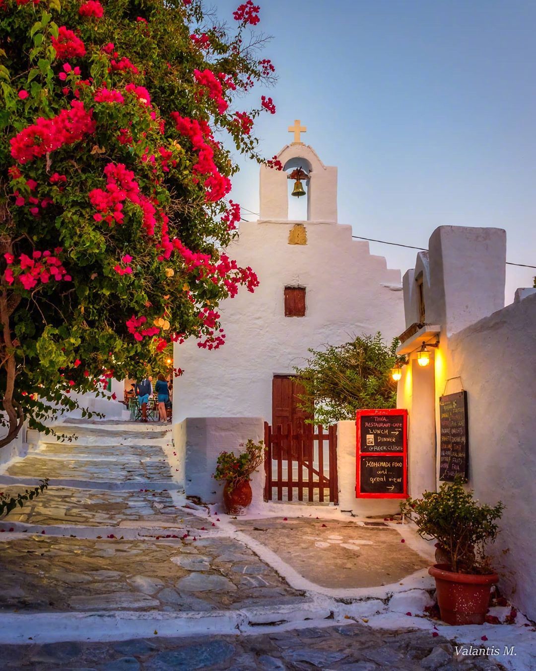 漫步在米克诺斯小镇__财经头条