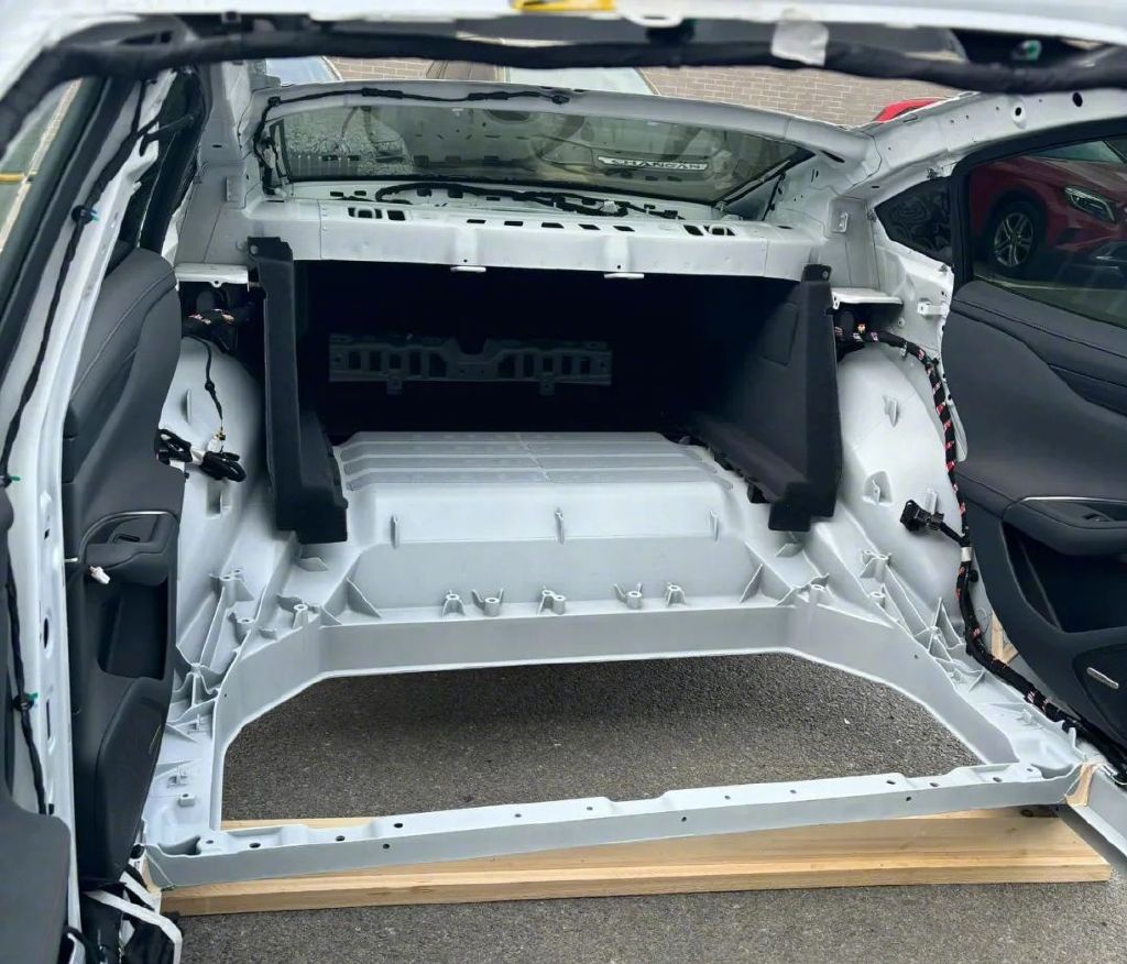 小米汽车白车身曝光!年轻人的第一台轿跑?-新浪汽车