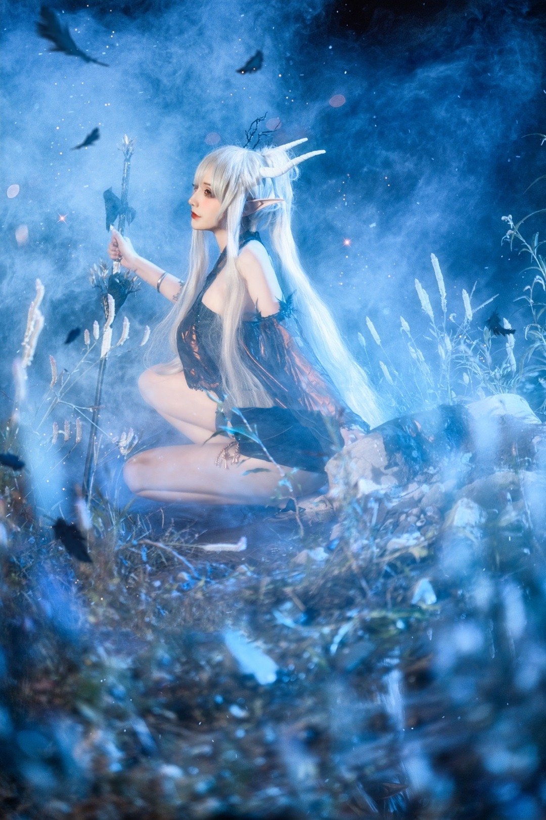 闪灵小姐姐快起来,河边脏,别光着腿躺在那儿睡觉!