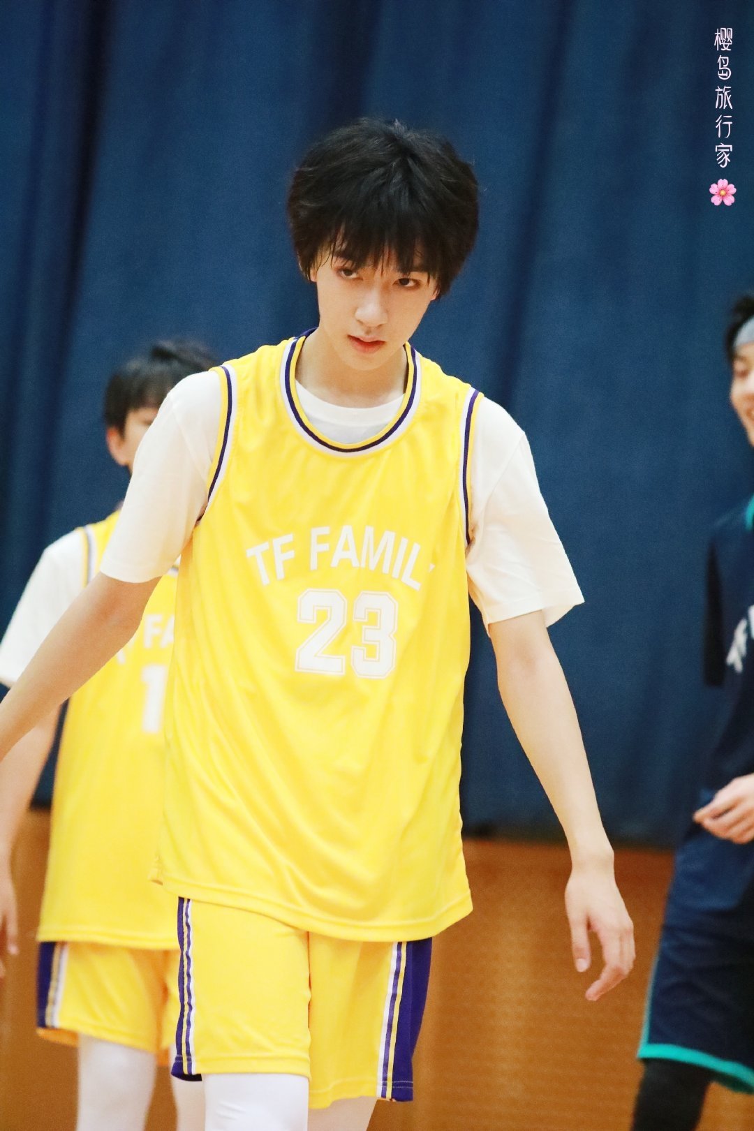 什么时候可以再看见贺峻霖打篮球啊赛场上的23号选手也太slay了