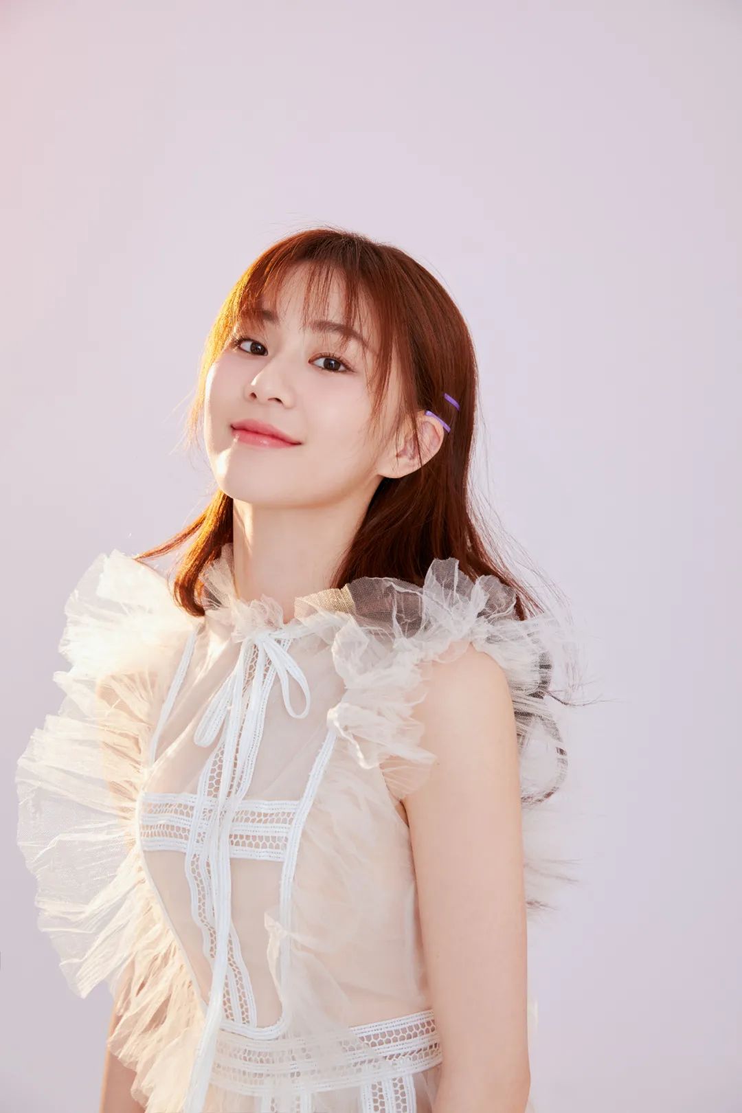 是《鹿鼎记》夫人团呆萌"忙内",也是可甜可盐的人间清醒关芯