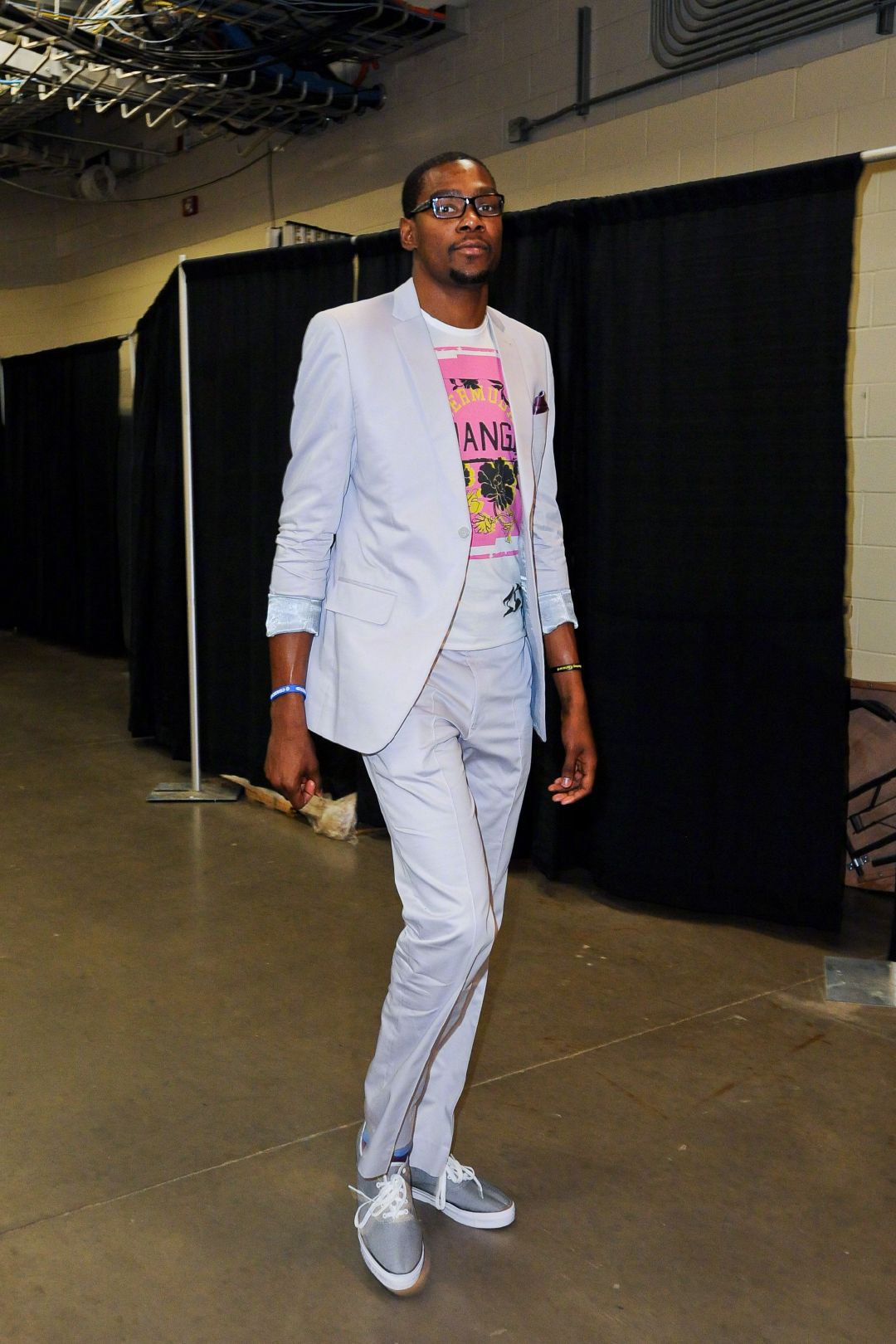 杜兰特的西装秀_高清图集_新浪网