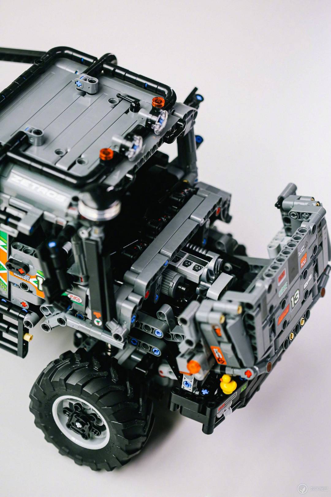 图赏:乐高机械组 42129 梅赛德斯奔驰 zetros 越野卡车