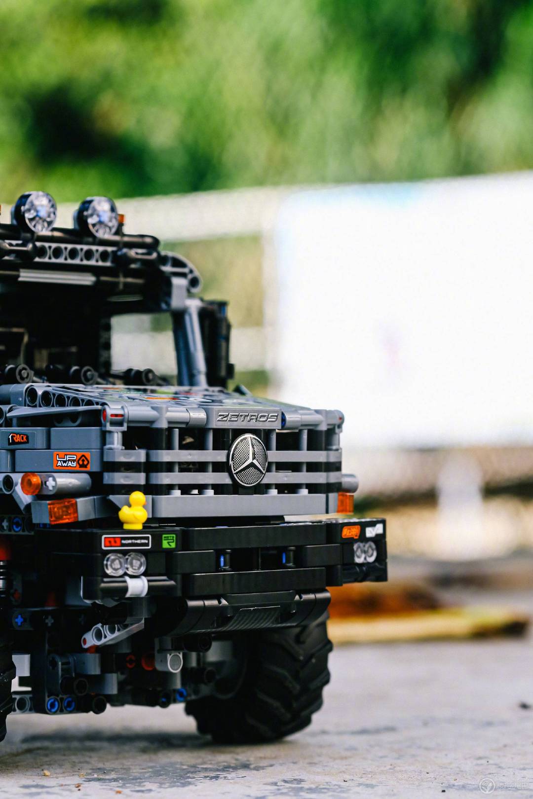 图赏:乐高机械组 42129 梅赛德斯奔驰 zetros 越野卡车