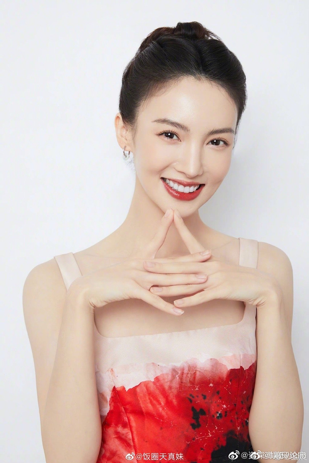 金晨晒出最新高马尾侧颜照,这简直是绝美啊 要多晒自拍!__财经头条