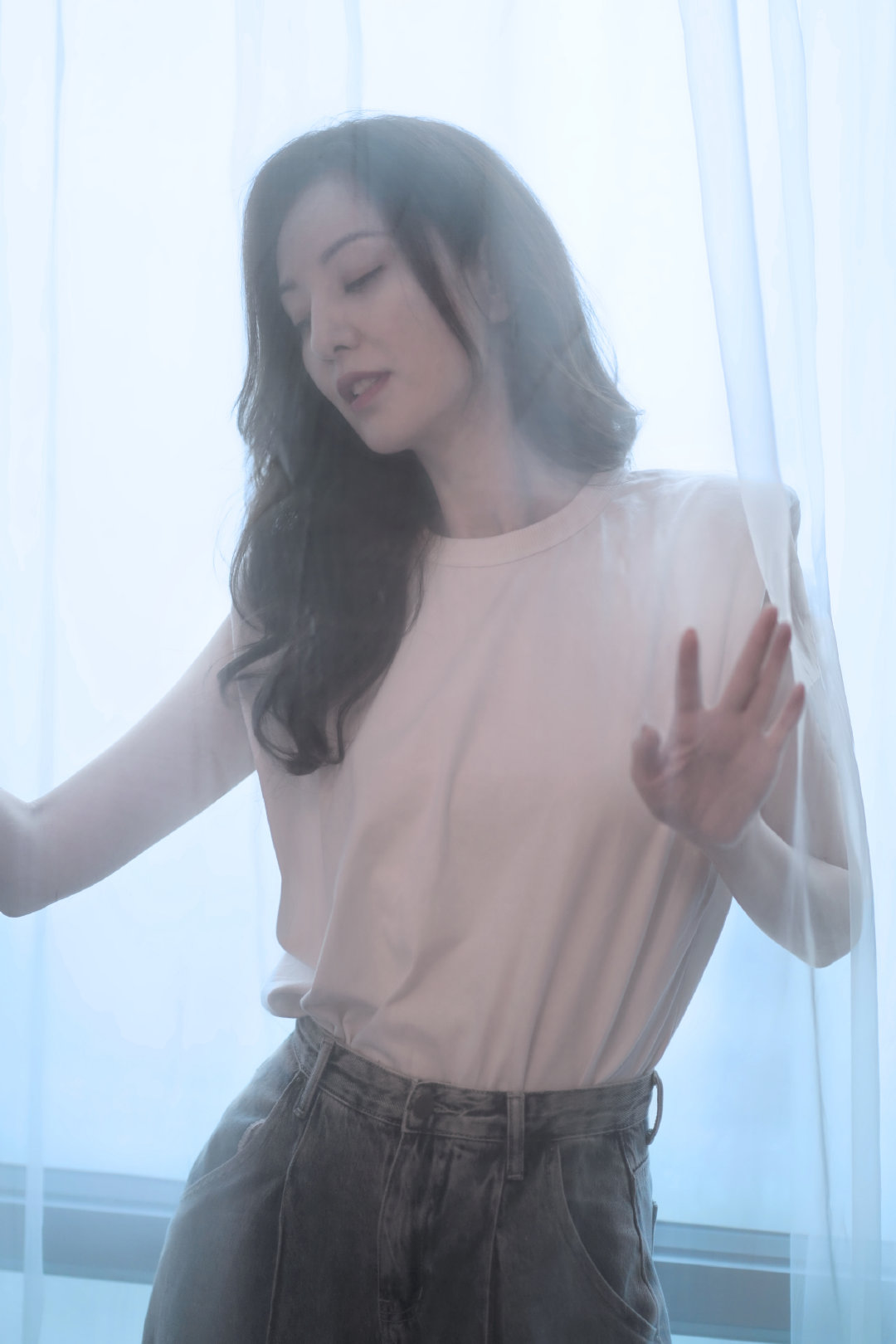 郑希怡寻光朦胧感随拍 恰到好处的仙气与温柔休闲区蓝鸢梦想 - Www.slyday.coM 郑希怡寻光朦胧感随拍 恰到好处的仙气与温柔休闲区蓝鸢梦想 - Www.slyday.coM