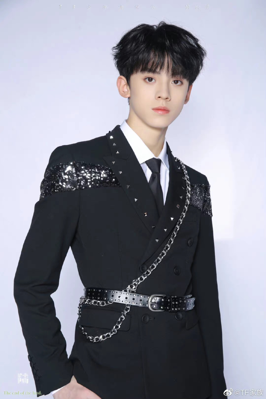 tf家族三代进化论少年公式照 全员黑西装