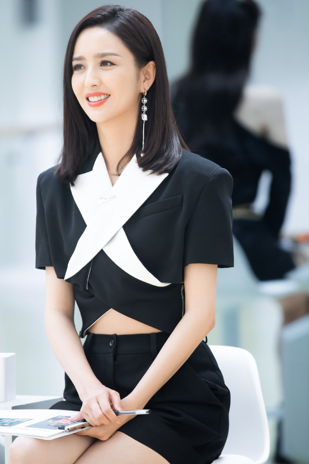 佟丽娅高跟凉鞋