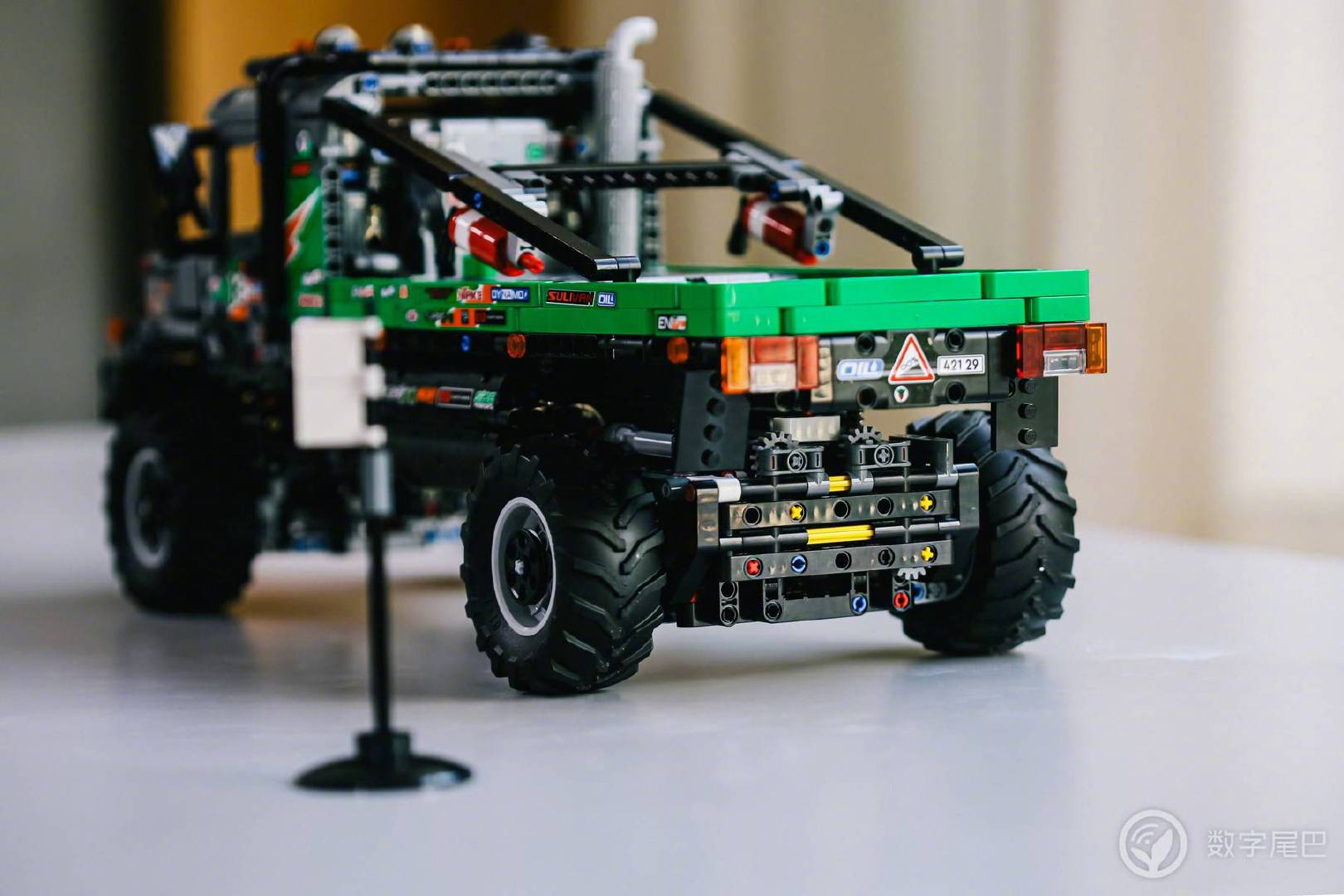 图赏:乐高机械组 42129 梅赛德斯奔驰 zetros 越野卡车