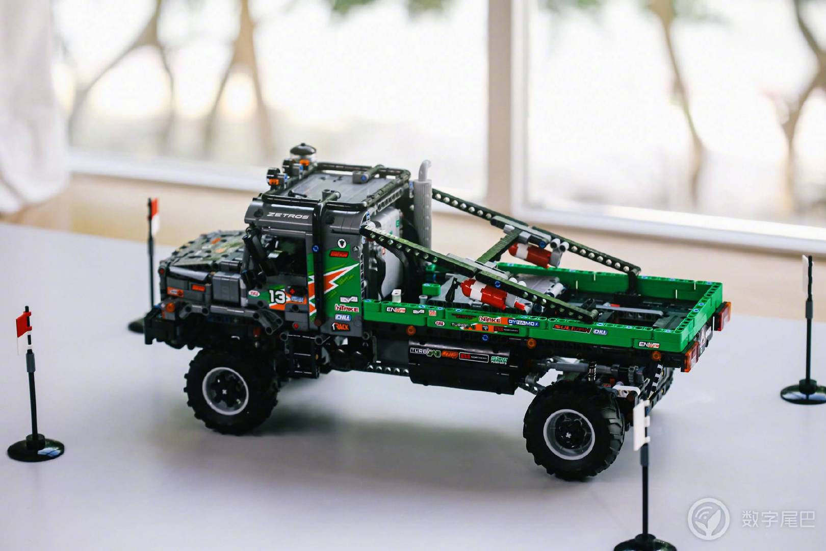 图赏:乐高机械组 42129 梅赛德斯奔驰 zetros 越野卡车