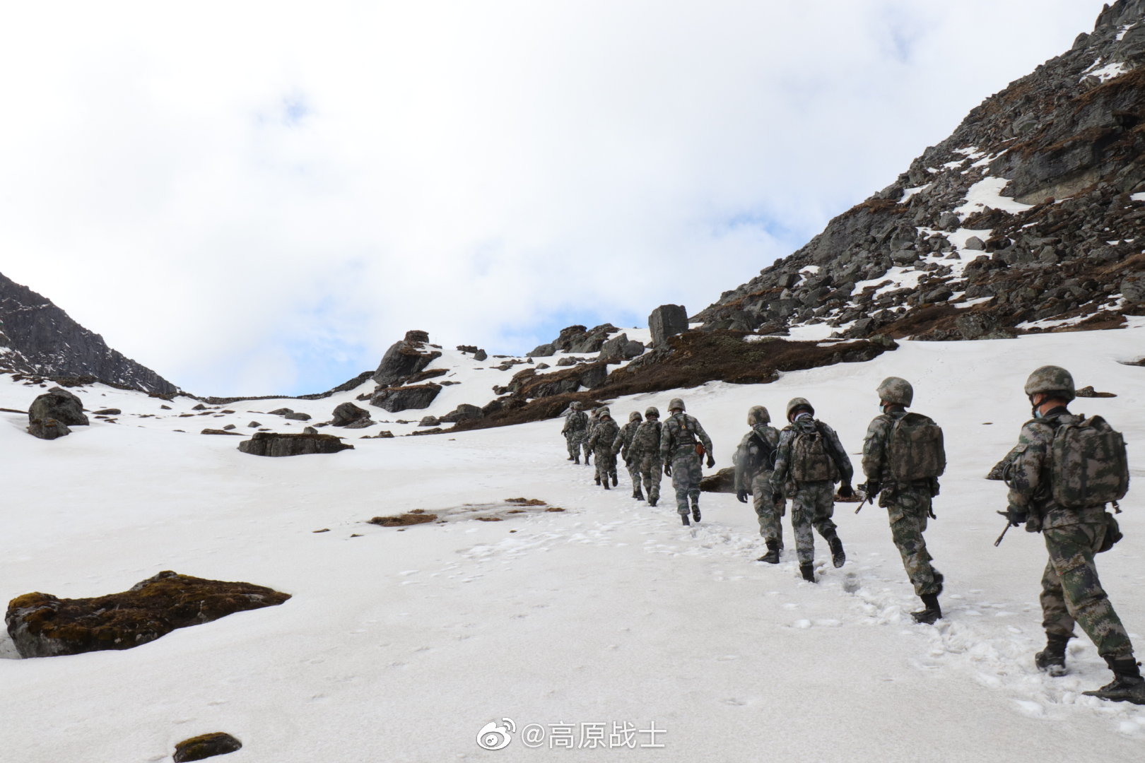 忠诚戍边巡逻在祖国最美边防线