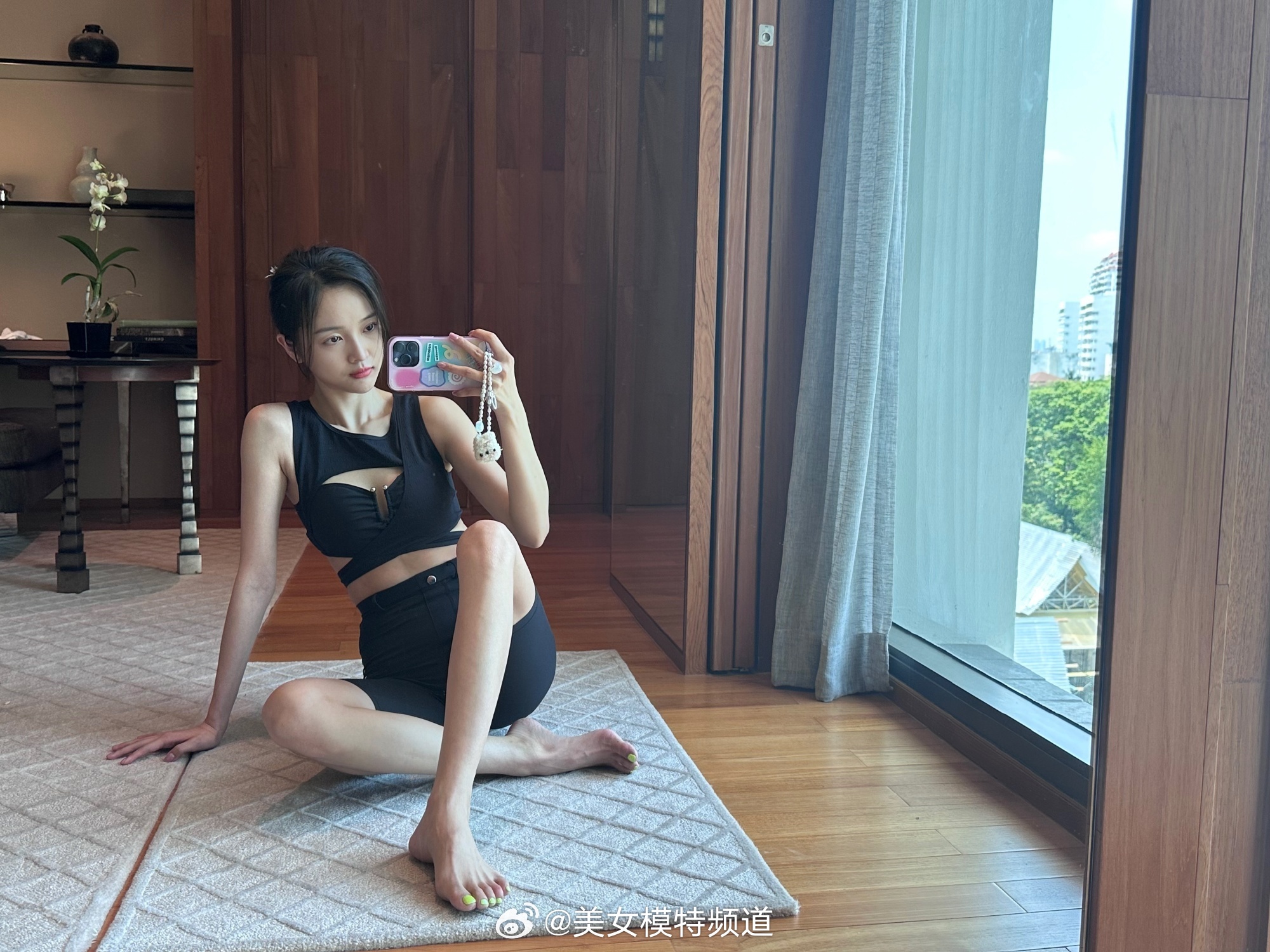吴宣仪度假写真曝光身材火辣吸睛