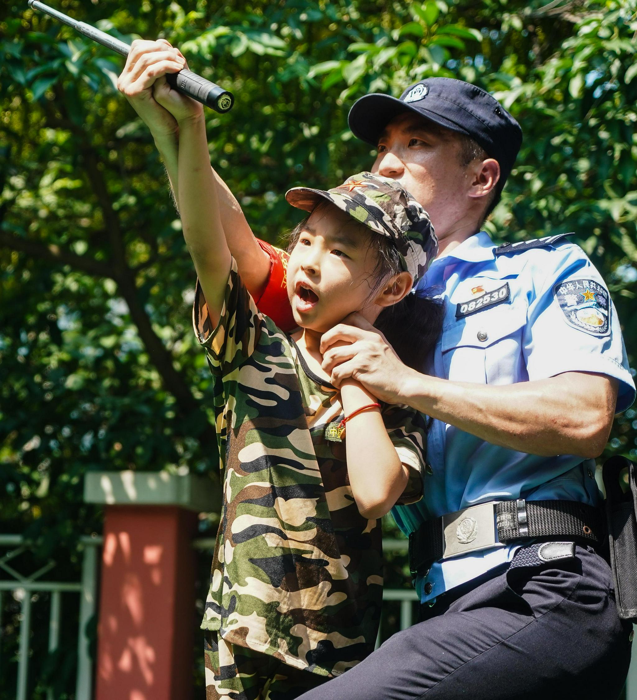 (社会)南京铁警开展安全教育进校园活动