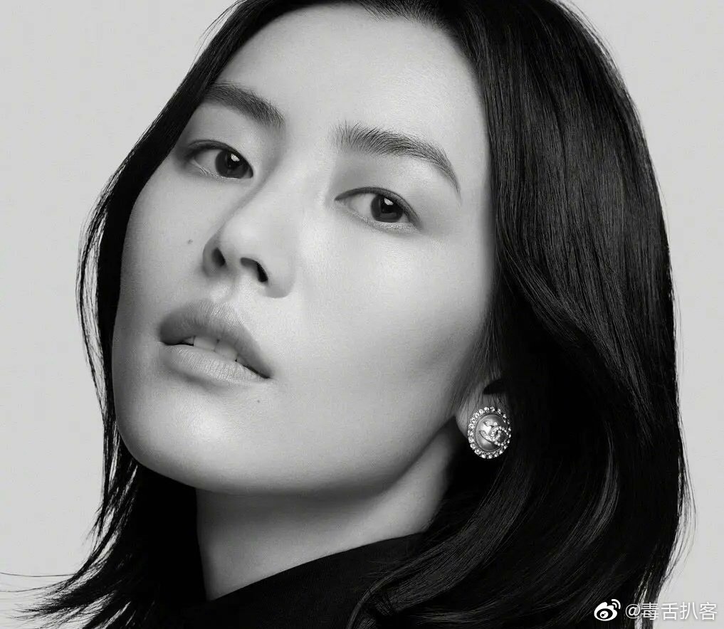 同一杂志拍摄的明星黑白硬照