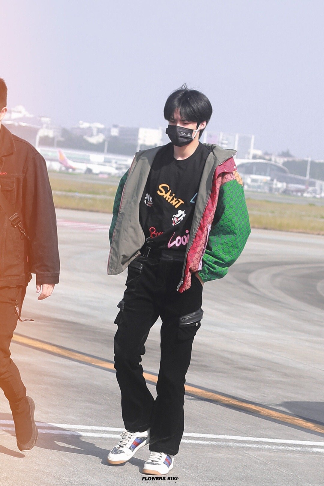 这个词条笑死我了哈哈哈哈,每次看到刘耀文都忍不住要问:吻文的腿长是