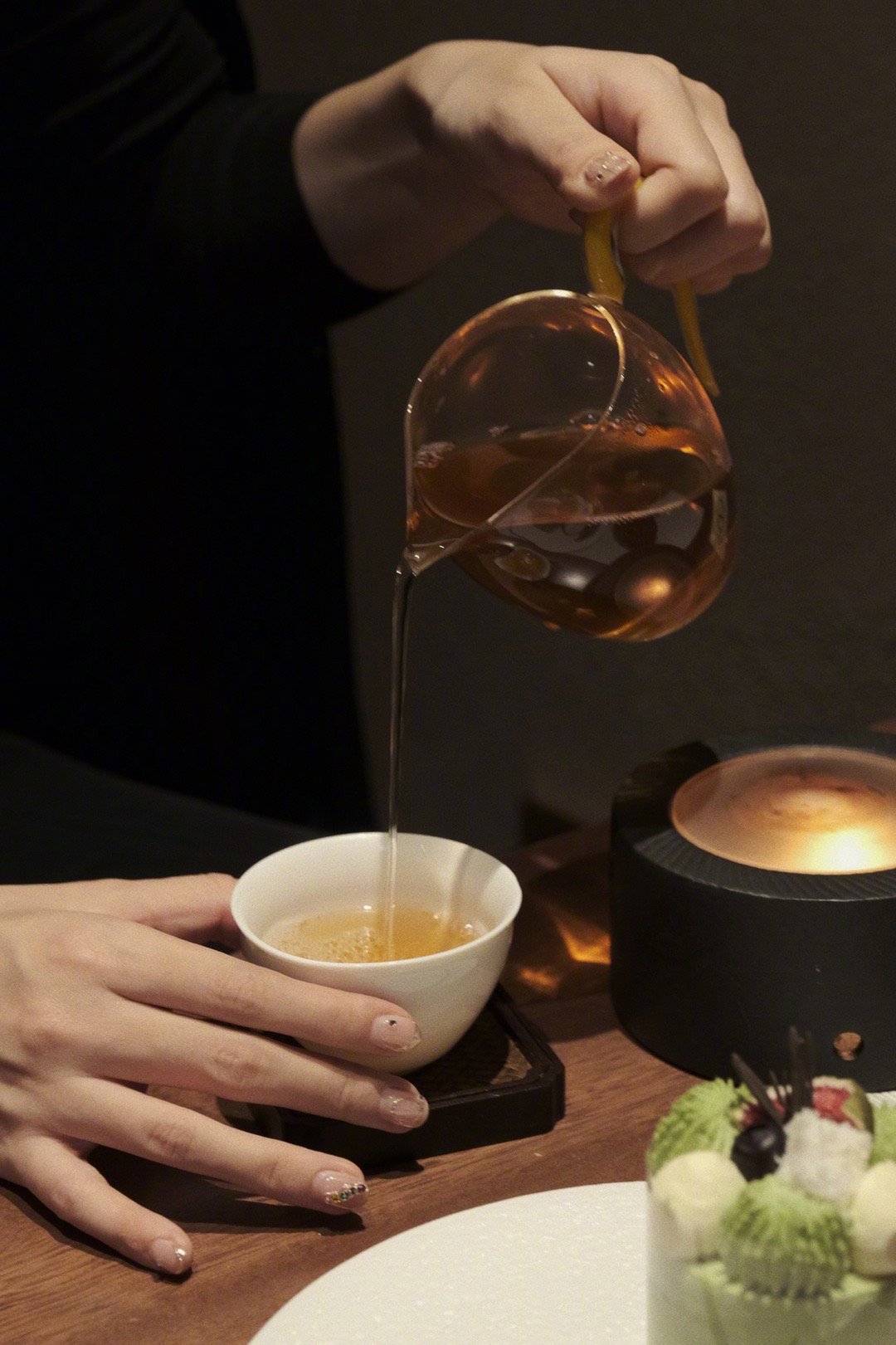 一壶清茶品人生,半卷闲书观古今……__财经头条