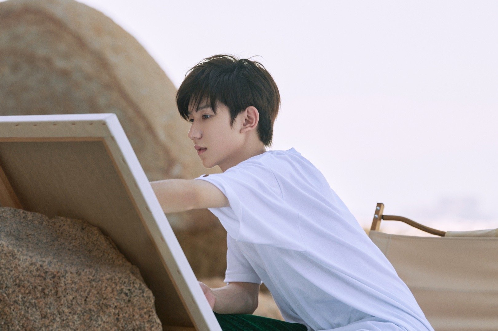 王源海风吹mv九宫格花絮照来啦～……_高清图集_新浪网