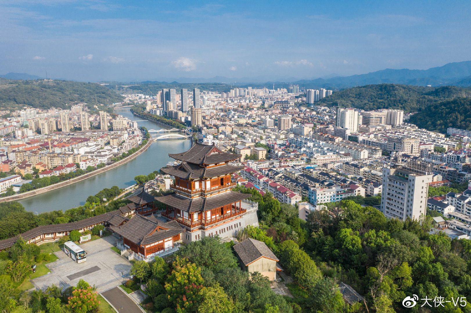 跟着唐代名诗佳句游新昌和萧山,领略浙东独特山水人文风情