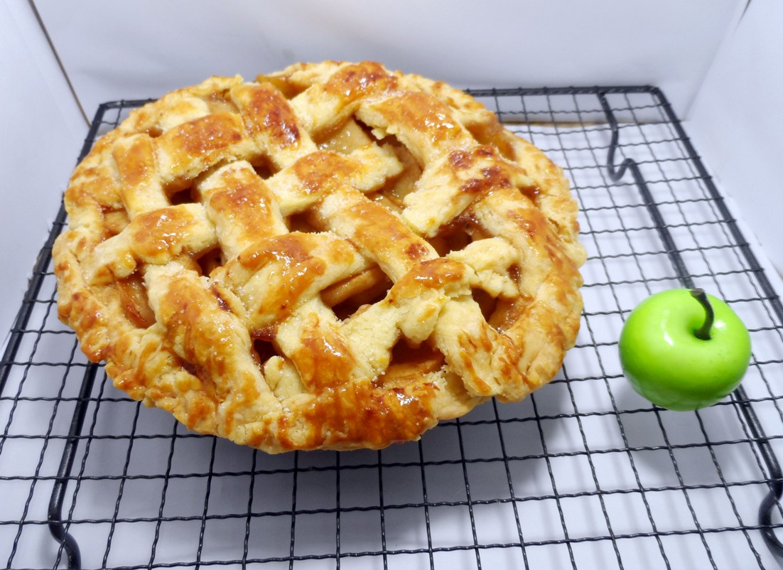 酥皮苹果派,酥脆外皮包裹香甜馅料,这一口,竟吃出了满满幸福感