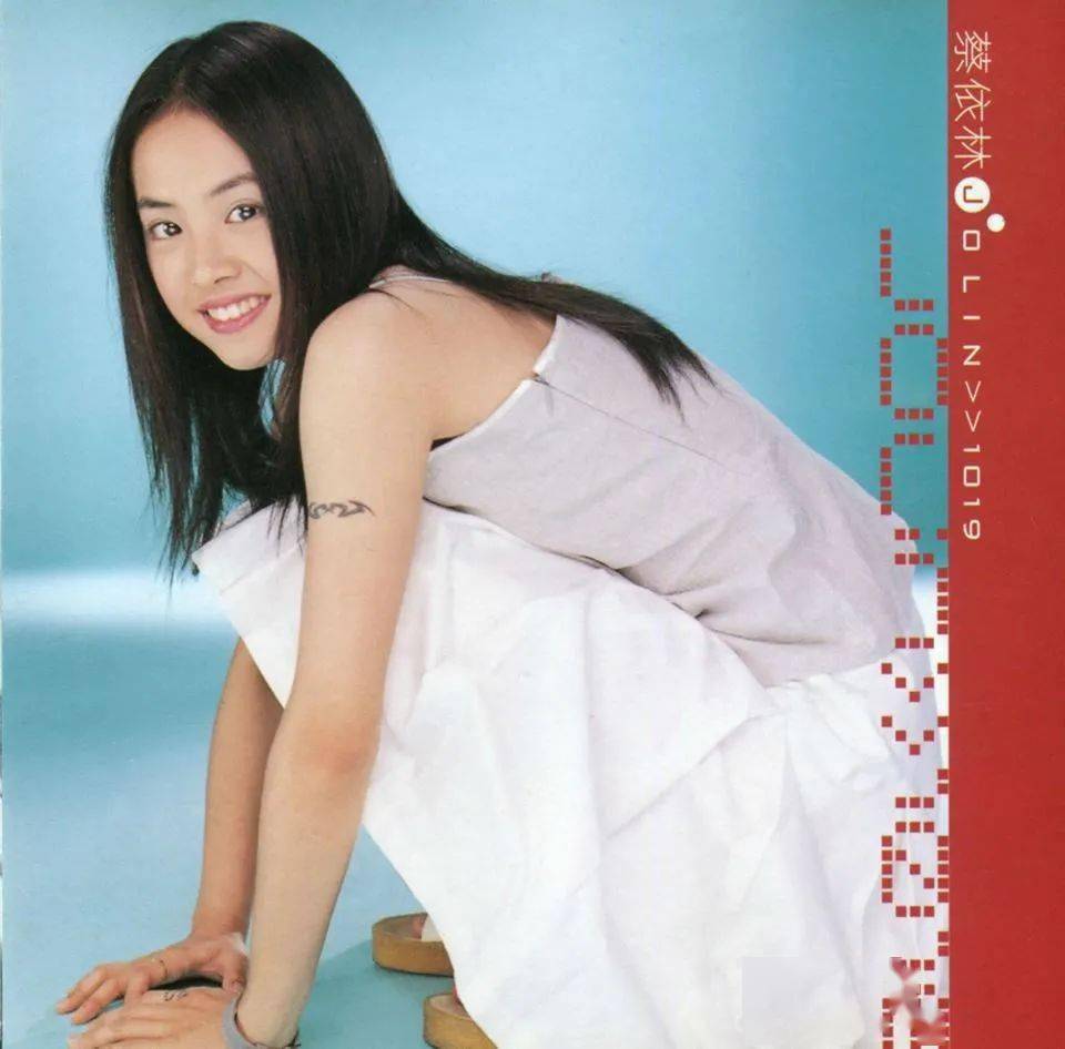 以"少男杀手"人设出道,还推出了第一张同名专辑《1019》(10为依林,19