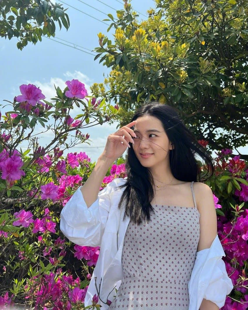 blackpink 金智秀ins更新 春日jisoo,美女有在认真享受生活