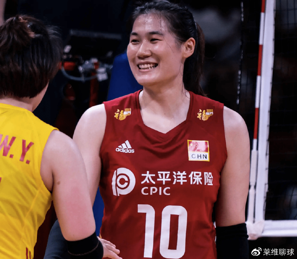 女排输球后,一个镜头奠定王云蕗地位!必取代张常宁坐稳第三主攻|王云蕗|李盈莹|女排_新浪新闻