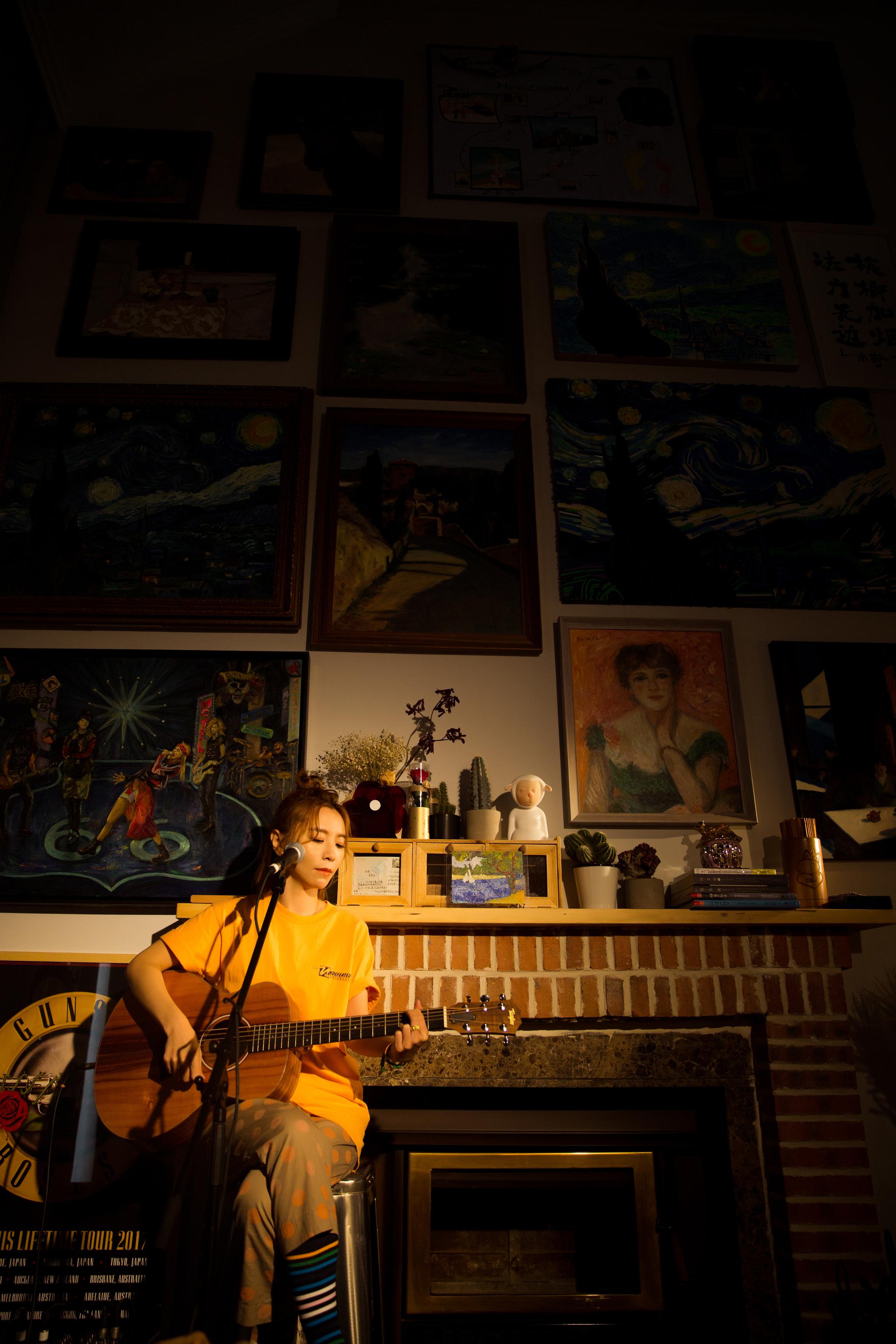 山田心是,家里有山(家人朋友是靠山),有田(自己勤