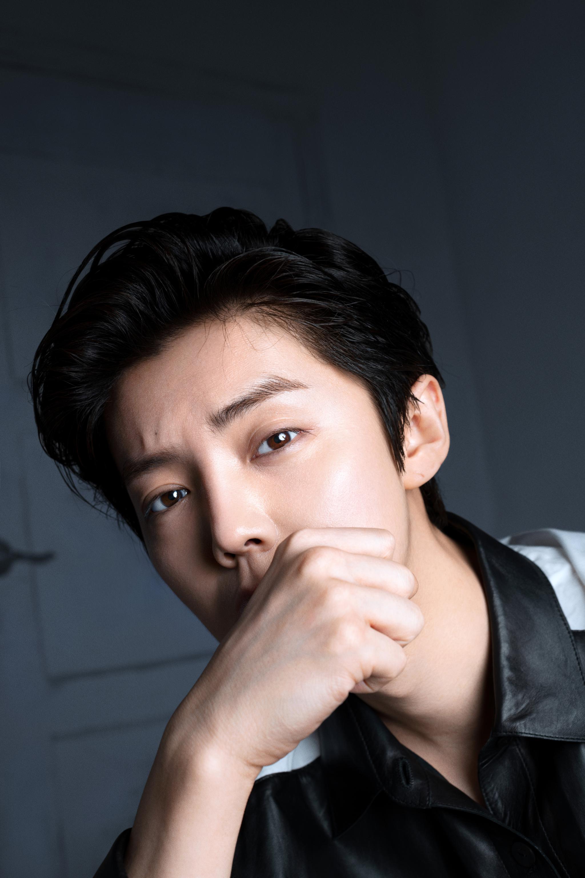 抢先曝光!简约黑白拼色衬衫搭配狼奔头,变身眼神杀超a酷盖!