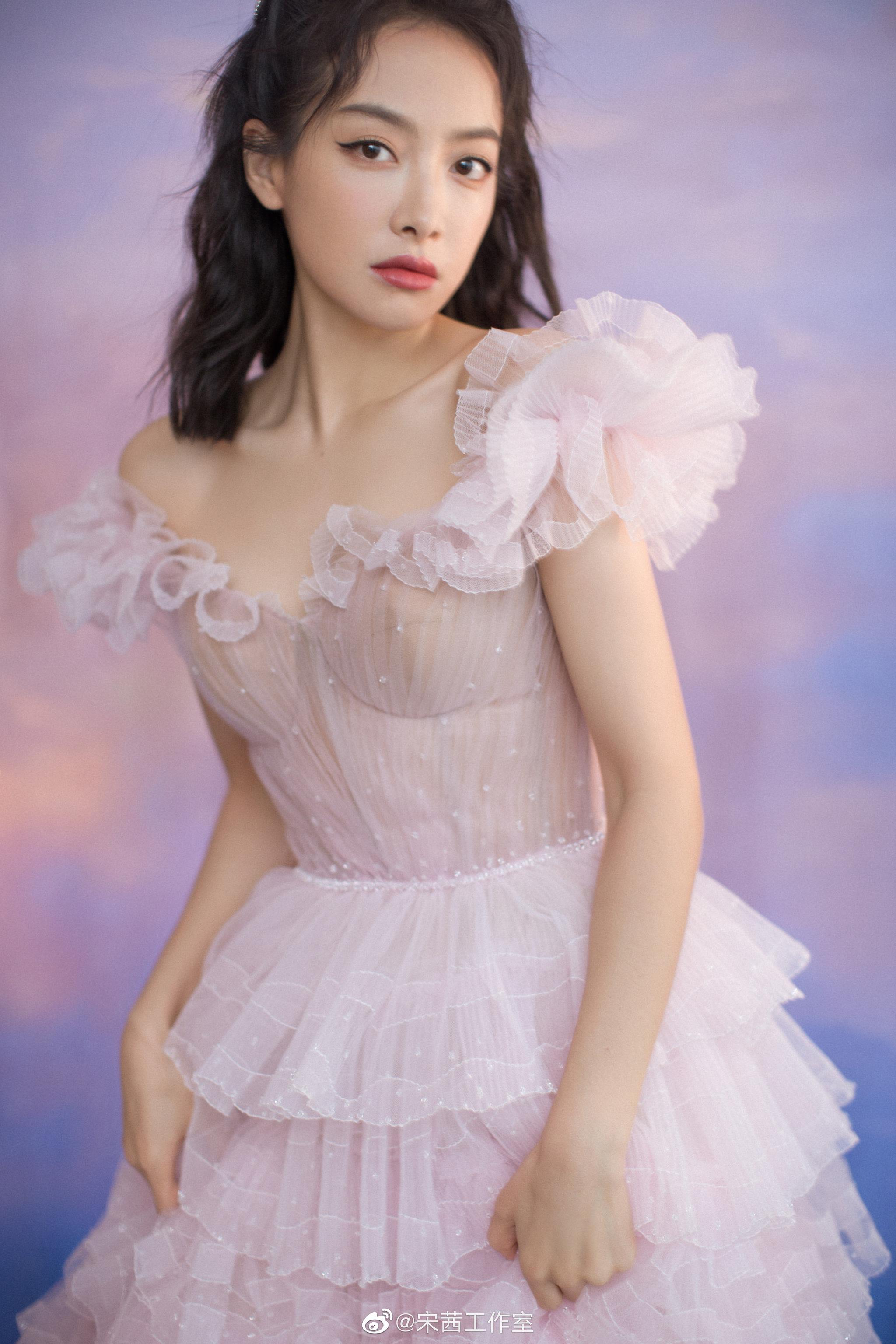 金鹰女神宋茜身着ralphrussohaute