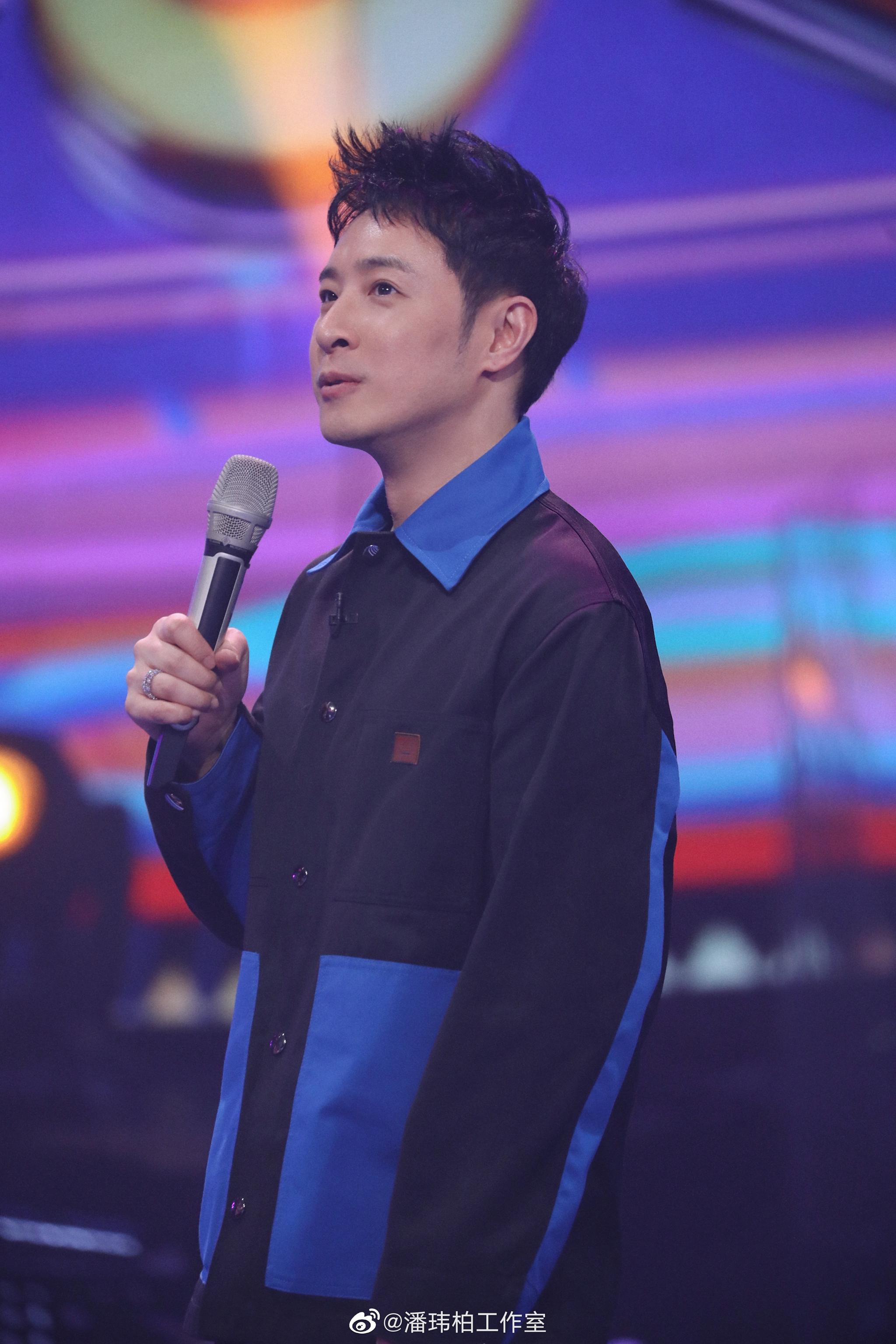 这次的打开方式是"嗨唱交友会"…………|嗨唱转起来|潘玮柏_新浪新闻